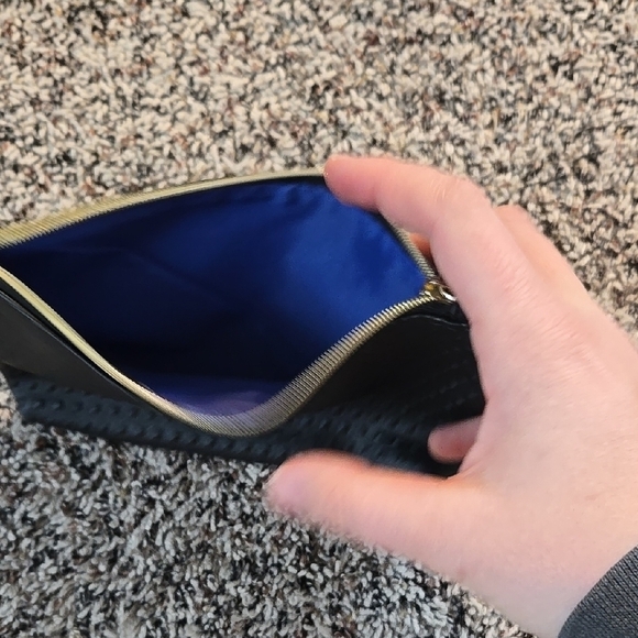 ipsy Black Clutch with Textured Surface and Zipper Closure - Picture 3 of 3